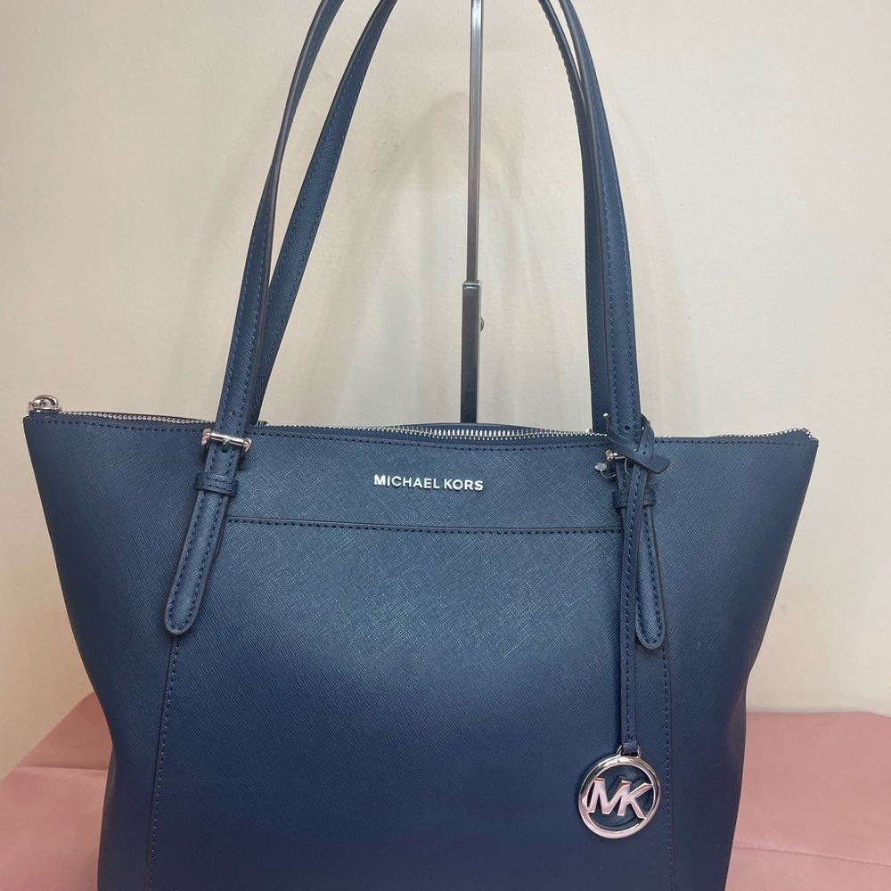 Authentic Michael Kors Purse! #033NC The Michael Kors Ciara Large Top Zip Tote